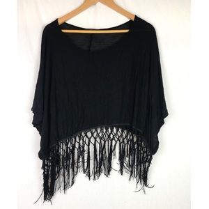Cropped black scoop neck t shirt with fringe